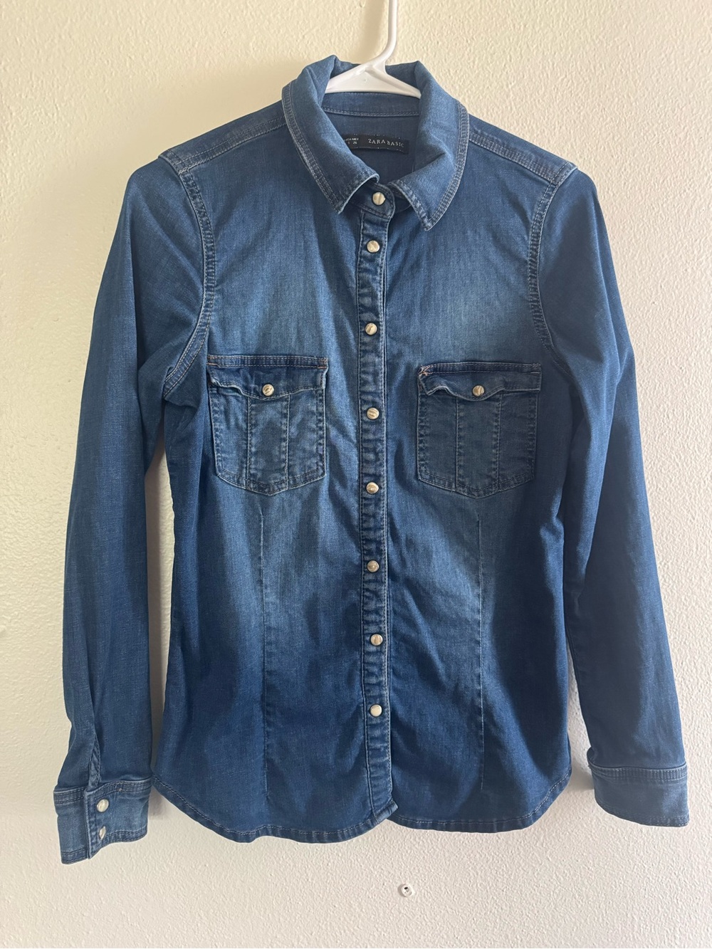 Zara Denim Button-Up Shirt in Dark Blue Size Small